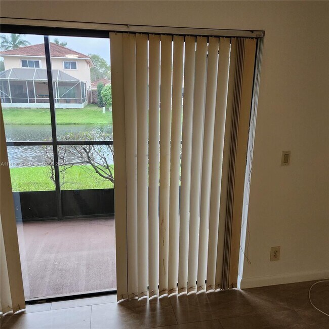 Building Photo - 342 Lakeview Dr
