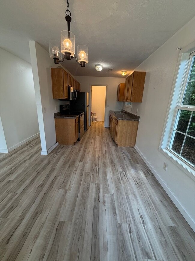 Building Photo - 3 Bedroom | 2 Bathroom | 1,100 square feet | Merriam Woods MO!