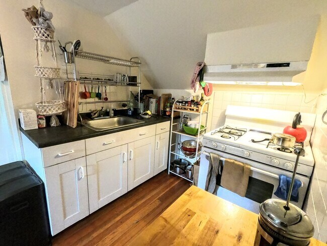 Building Photo - 176 Poplar St