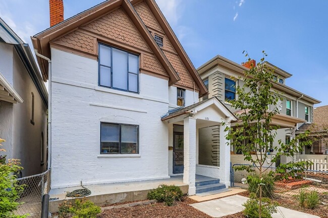 Building Photo - Charming Upper-Level 2 bed 1 bath Unit in ...