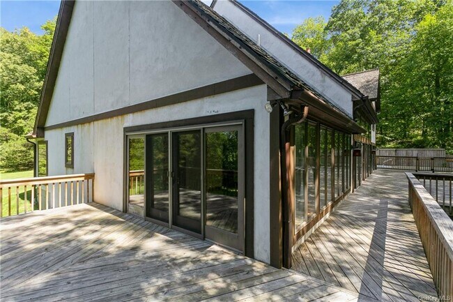 Building Photo - 61 Oak Hollow