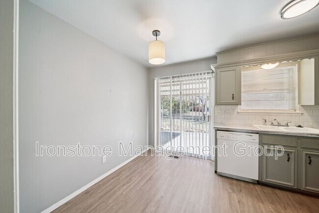 Building Photo - 5824 E 35th St
