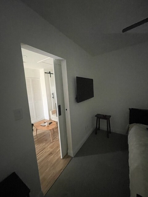 Building Photo - 1419 W 58th Plz