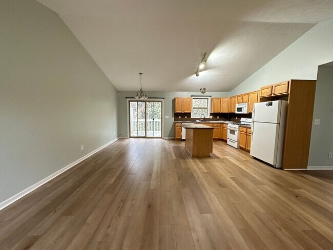 Building Photo - 2075 Janes Ave NE