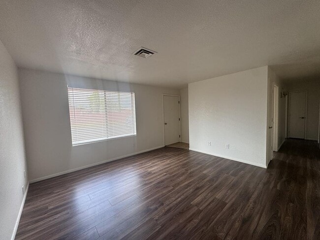 Building Photo - 5056 E Evergreen Dr