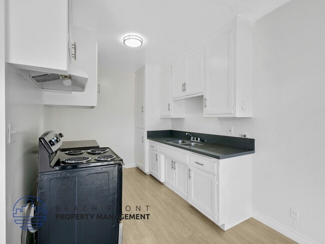 Building Photo - 1026 Larch St.