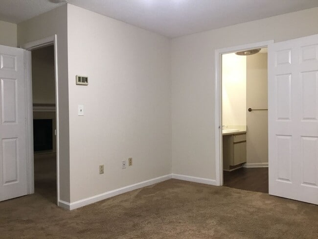 Building Photo - Located in Hunters Chase - 2 BR/2 BA w/ Fi...