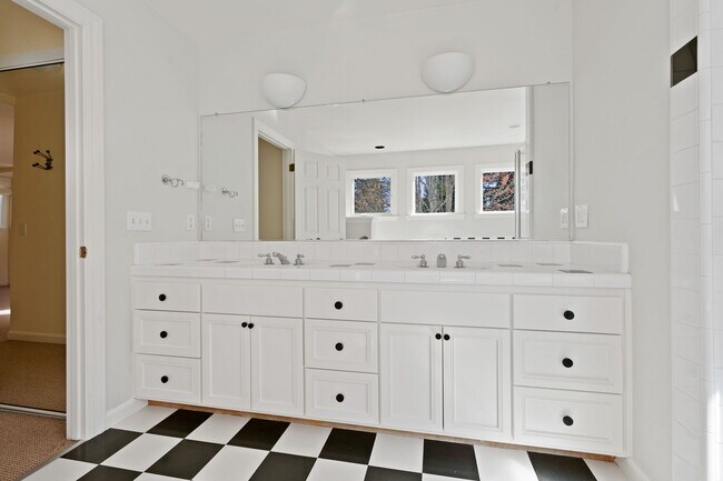 Building Photo - 8161 Ragle Pl