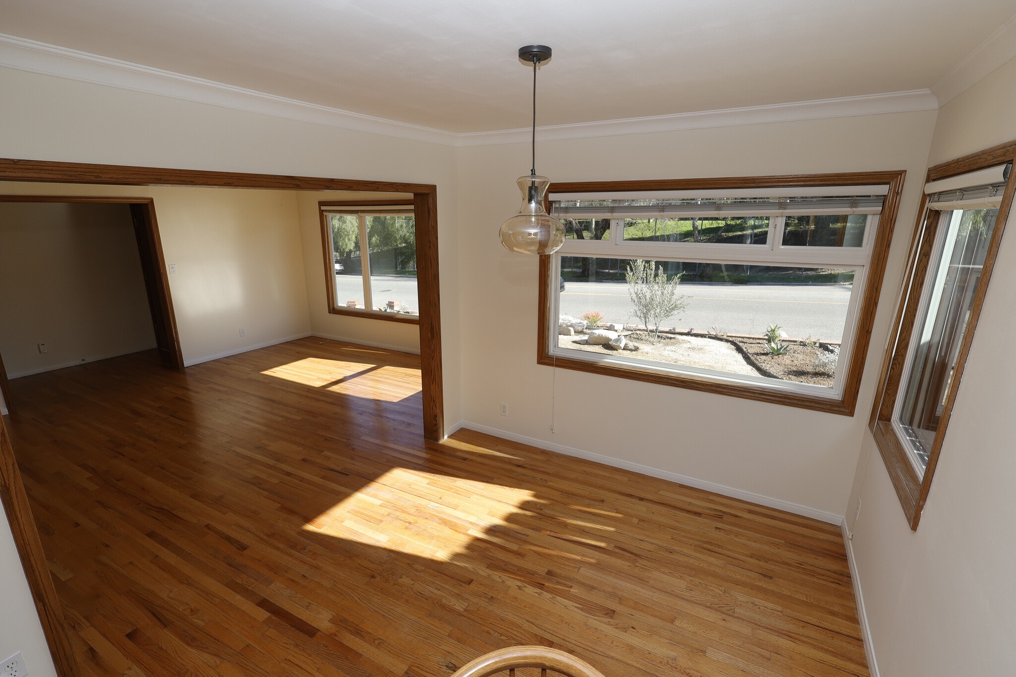 Big windows have blinds you can pull down for privacy - 4831 Canoga Ave