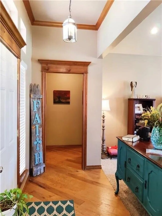Building Photo - Spacious Home - Storm Shelter - Edmond Sch...