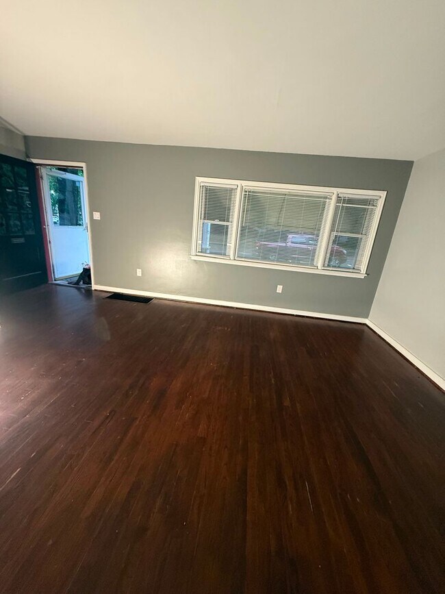 Building Photo - 333 Linden Ln
