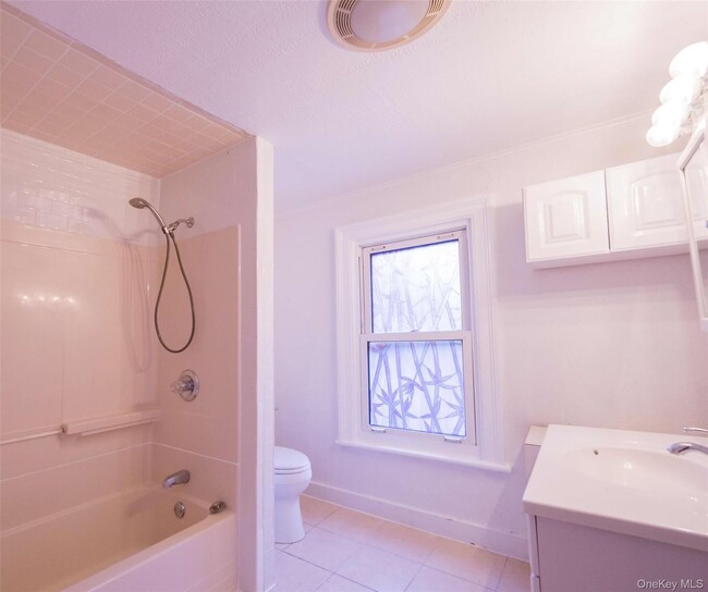 Building Photo - 128 Lakeview Ave