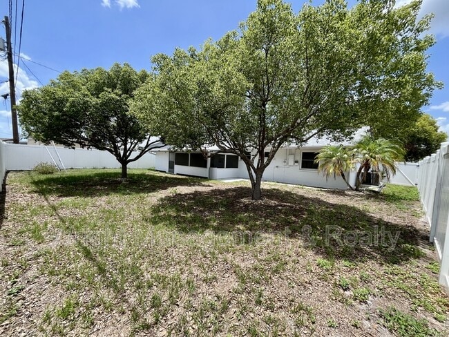 Building Photo - 704 Torrey Pines Ave