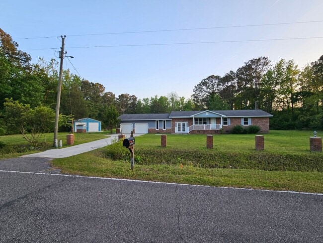 Building Photo - 770 Harrison Creek Rd