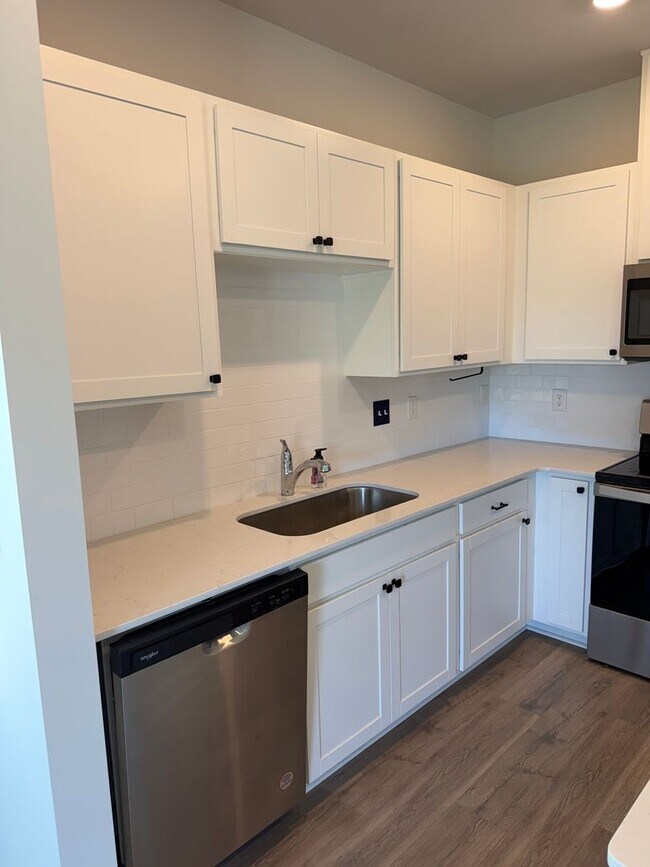 Building Photo - 3 BR/2BA | Newly Renovated Single Family Home | Covered Patio | In Columbia!