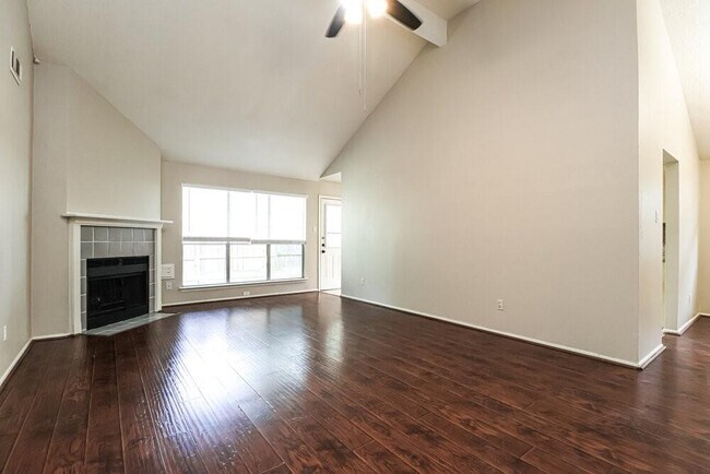 Building Photo - 9215 Grandview Park Dr