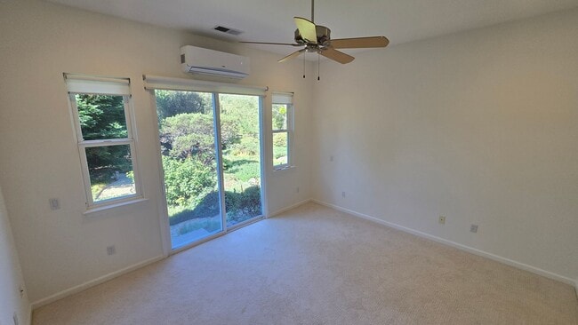 Building Photo - Private, peaceful home on nearly half an a...