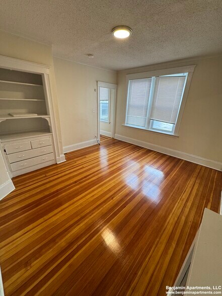 Building Photo - 15 Barrows St