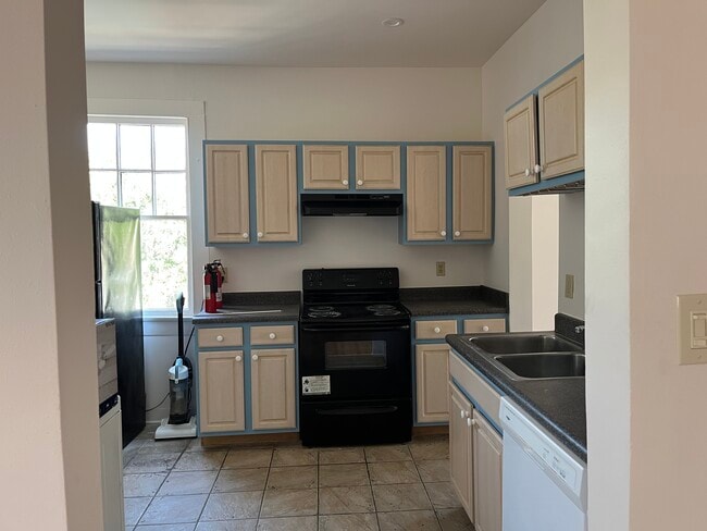 Cute Cabinets - 504 Adams St