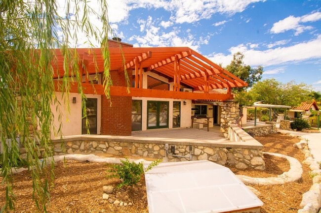 Building Photo - 3643 N Mills Ave