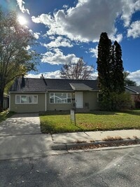 Building Photo - 2 Bedroom House with a 2 Car Garage