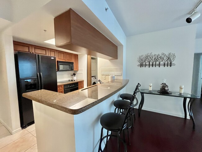 Building Photo - 347 N New River Dr E