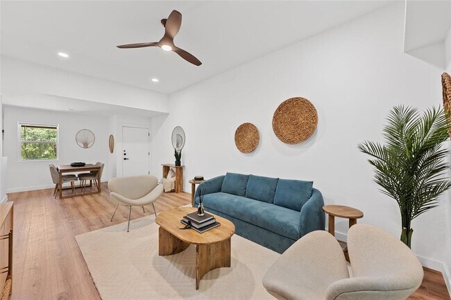 Building Photo - 6807 Woodhue Dr