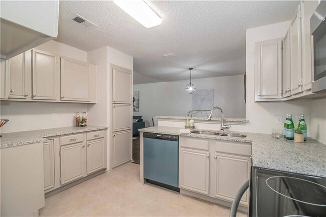 Building Photo - 6909 Bentley Ave