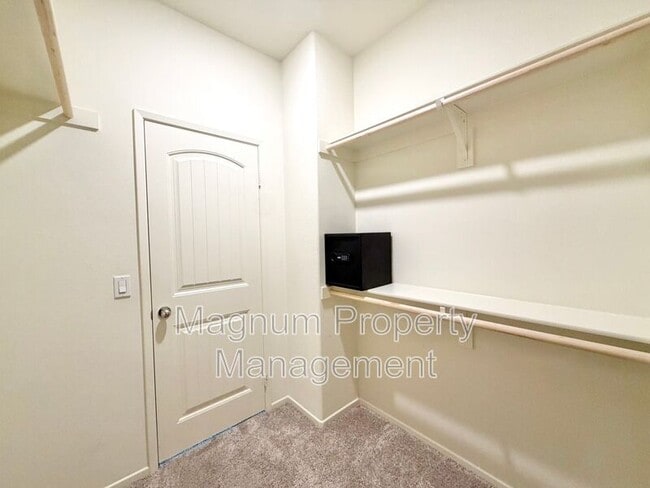 Building Photo - 27417 Georgetown Dr