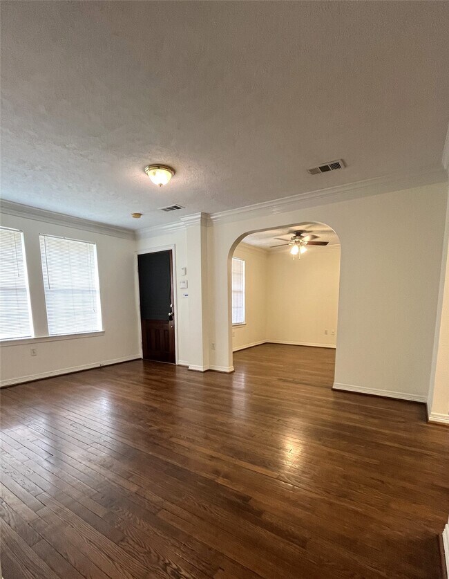 Building Photo - 8625 Dunlap St
