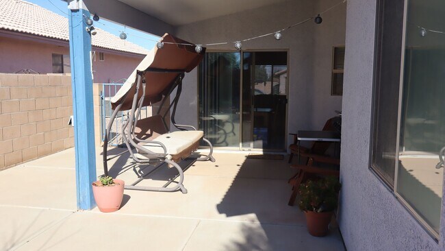 Building Photo - Furnished 3 Bedroom home