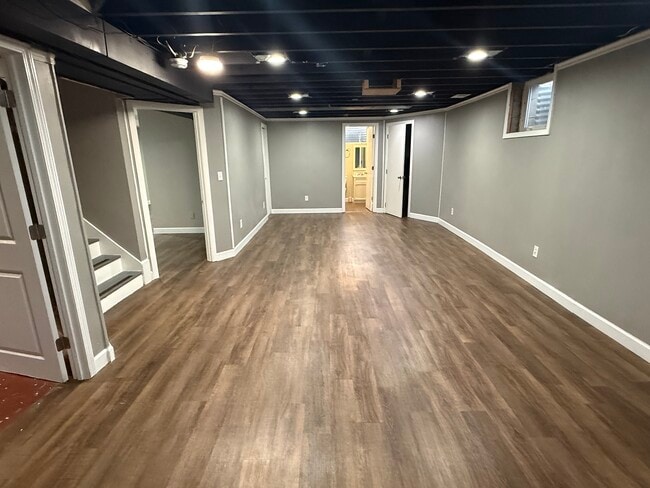 Building Photo - 2505 Zinran Ave S