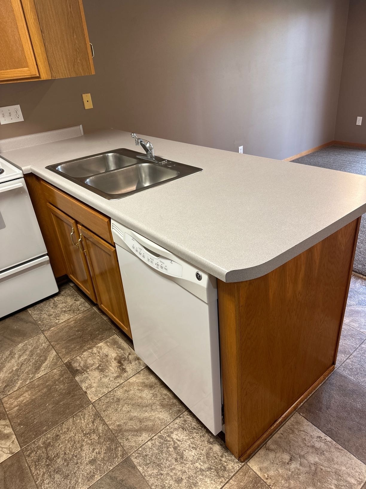 Building Photo - 210 10th St W