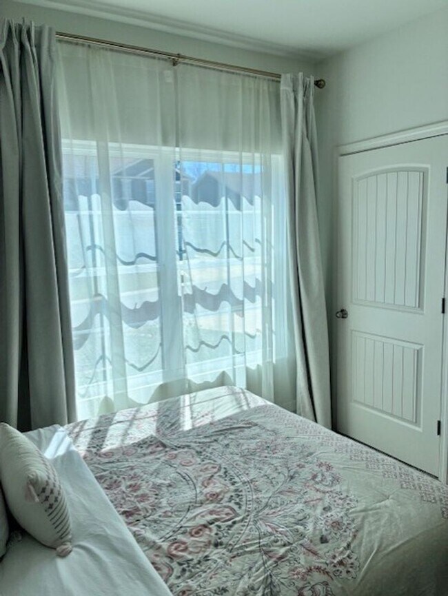 Building Photo - 224 Park Crest Run