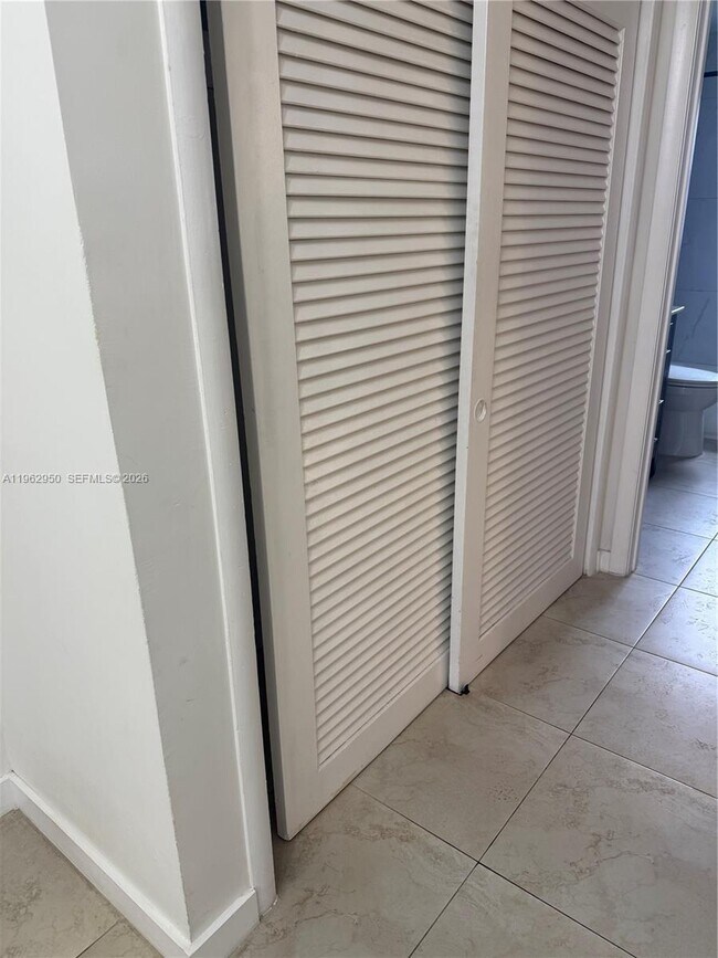 Building Photo - 722 NE 8th St