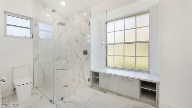 Building Photo - 3590 10th Ave NE