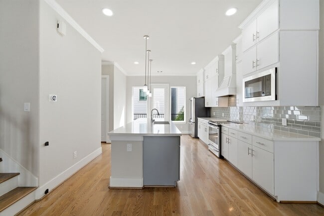 Building Photo - 1307 W 24th St