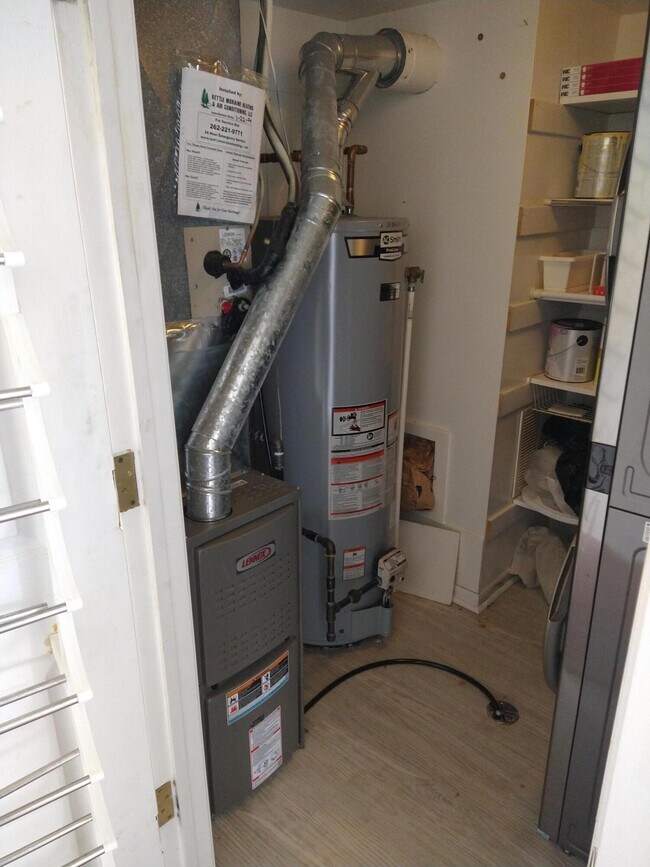 Building Photo - 20245 Independence Dr