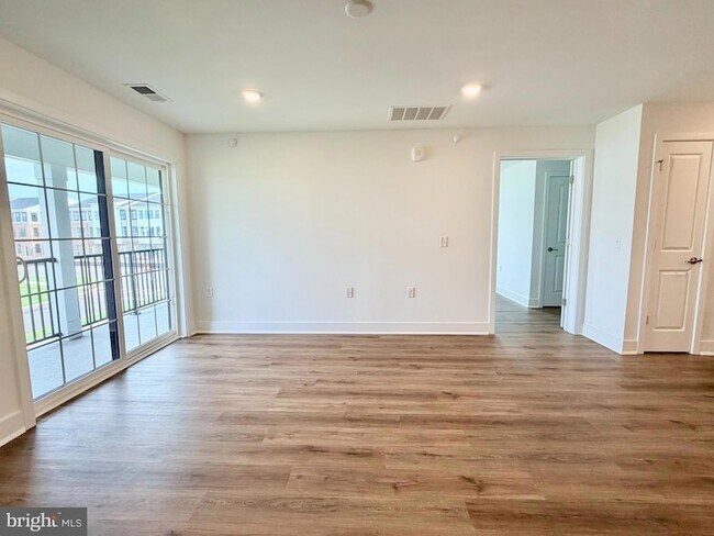 Building Photo - 2307 Jacob Francis Way