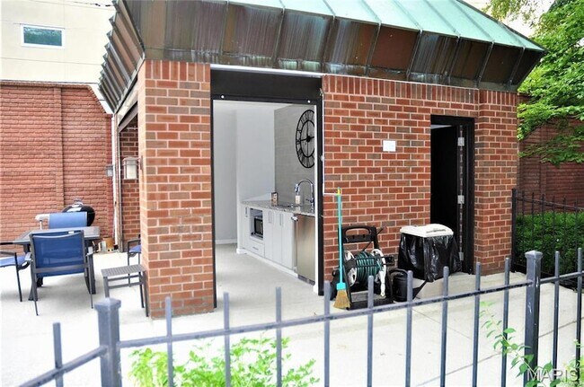Building Photo - 4540 Laclede Ave