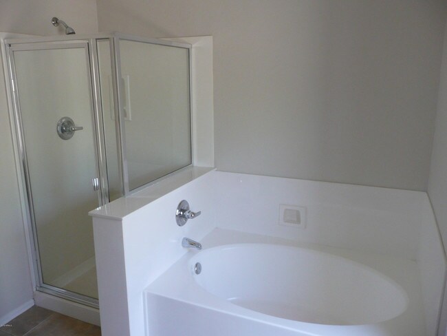 Building Photo - 1302 E Beth Dr