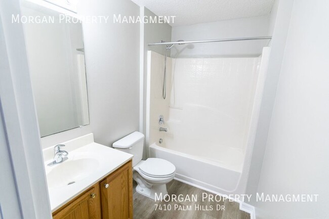 Building Photo - 7410 Palm Hills Dr