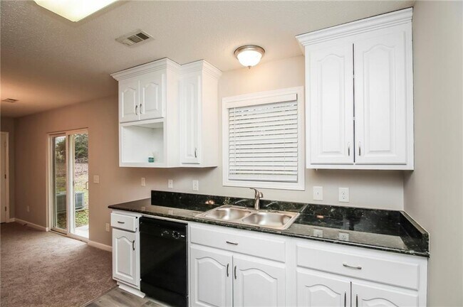Building Photo - 3300 Westview Cove