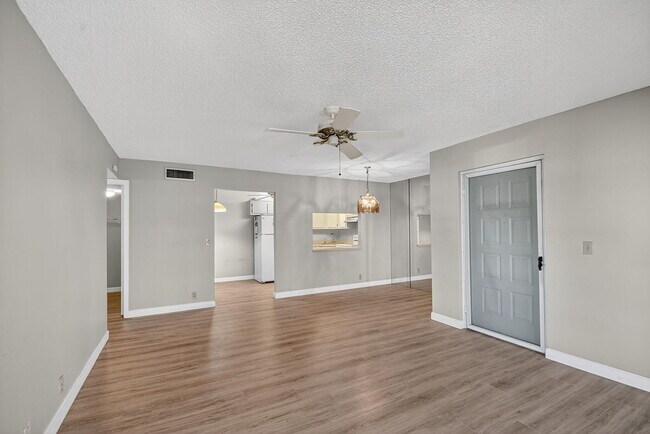 Building Photo - 805 Sky Pine Way
