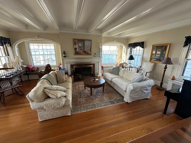 Building Photo - 2 Oxford St