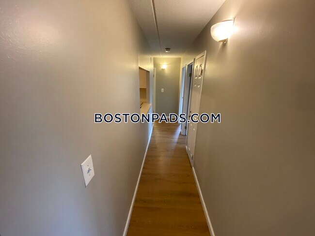Building Photo - 757 Highland Ave