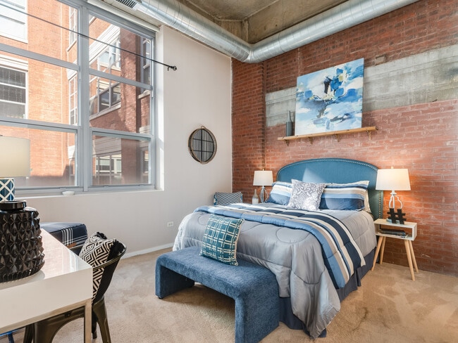 Building Photo - 1735 N Paulina St