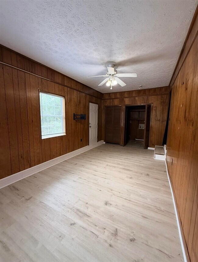 Building Photo - 806 Shawnee Way