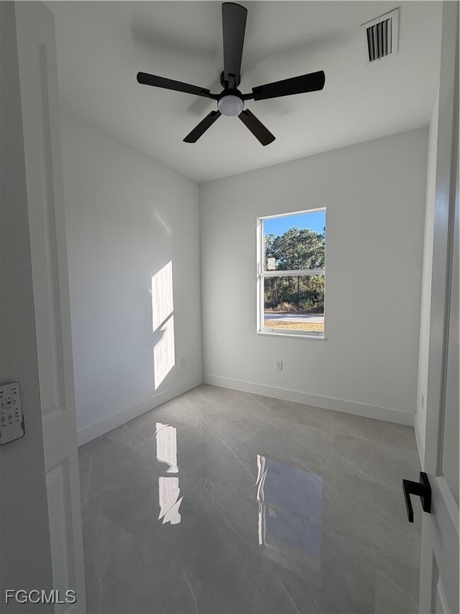 Building Photo - 1037 Macy St E