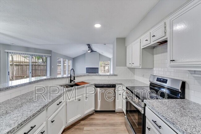 Building Photo - 8526 Deer Meadow Dr